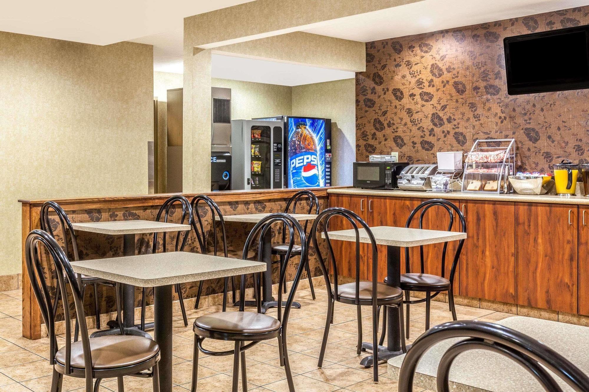 Super 8 By Wyndham Liverpool/Clay/Syracuse Area Buitenkant foto