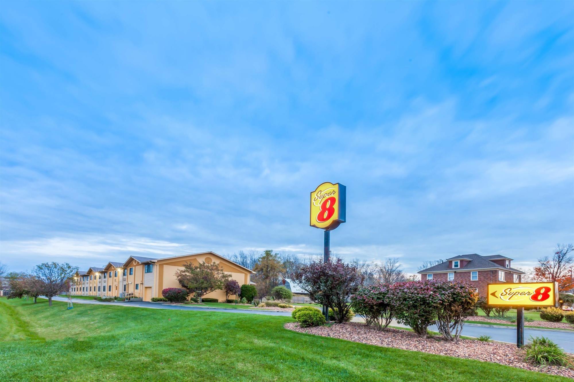 Super 8 By Wyndham Liverpool/Clay/Syracuse Area Buitenkant foto
